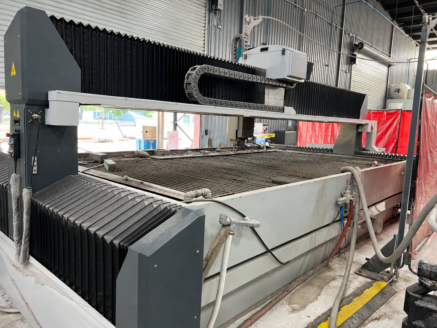 Flow Mach 500 4020 5-Axis CNC Waterjet Cutting System - Image 10