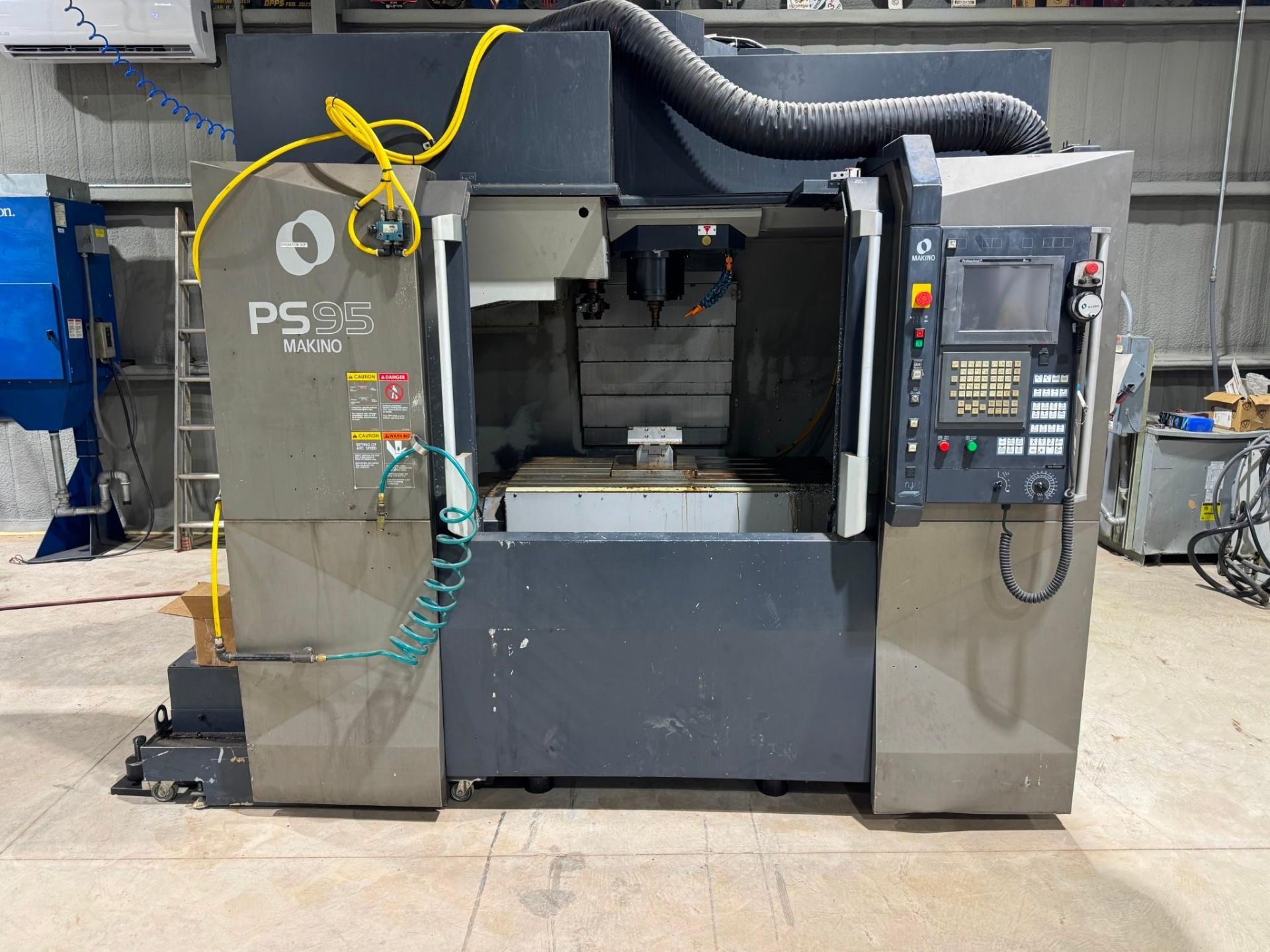 2011 MAKINO PS95 CNC VMC - HIGH PRESSURE COOLANT, CHIP BLASTER, CHIP CONVEYOR