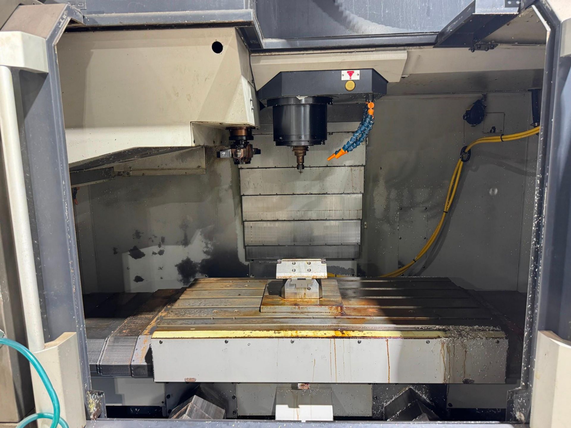 2011 MAKINO PS95 CNC VMC - HIGH PRESSURE COOLANT, CHIP BLASTER, CHIP CONVEYOR - Image 3