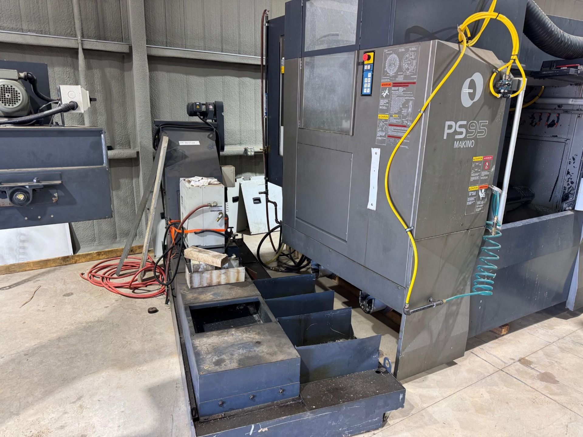 2011 MAKINO PS95 CNC VMC - HIGH PRESSURE COOLANT, CHIP BLASTER, CHIP CONVEYOR - Image 5