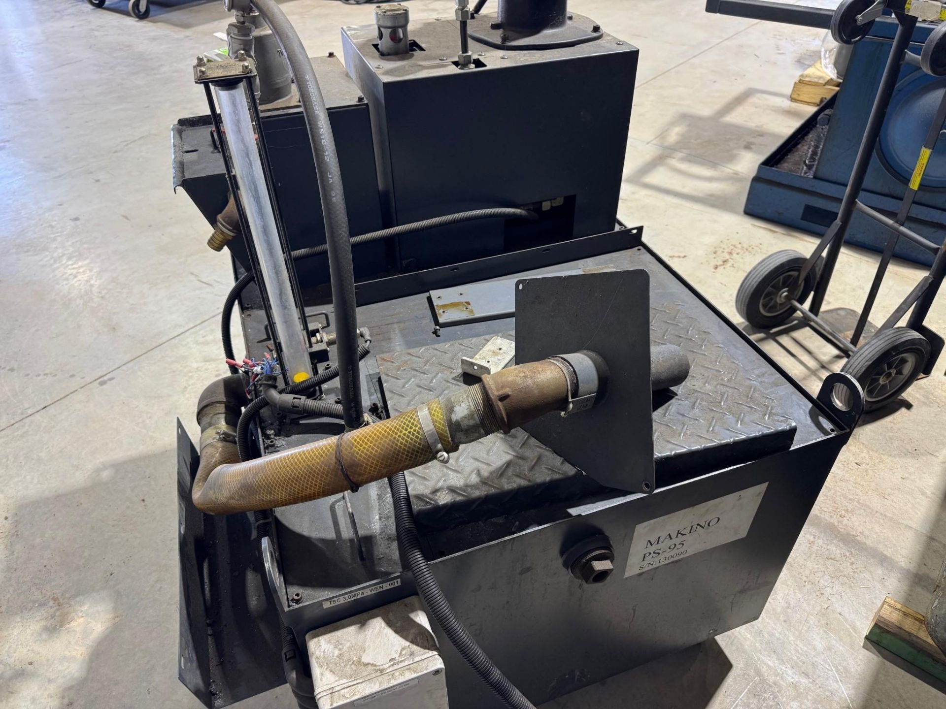 2011 MAKINO PS95 CNC VMC - HIGH PRESSURE COOLANT, CHIP BLASTER, CHIP CONVEYOR - Image 7