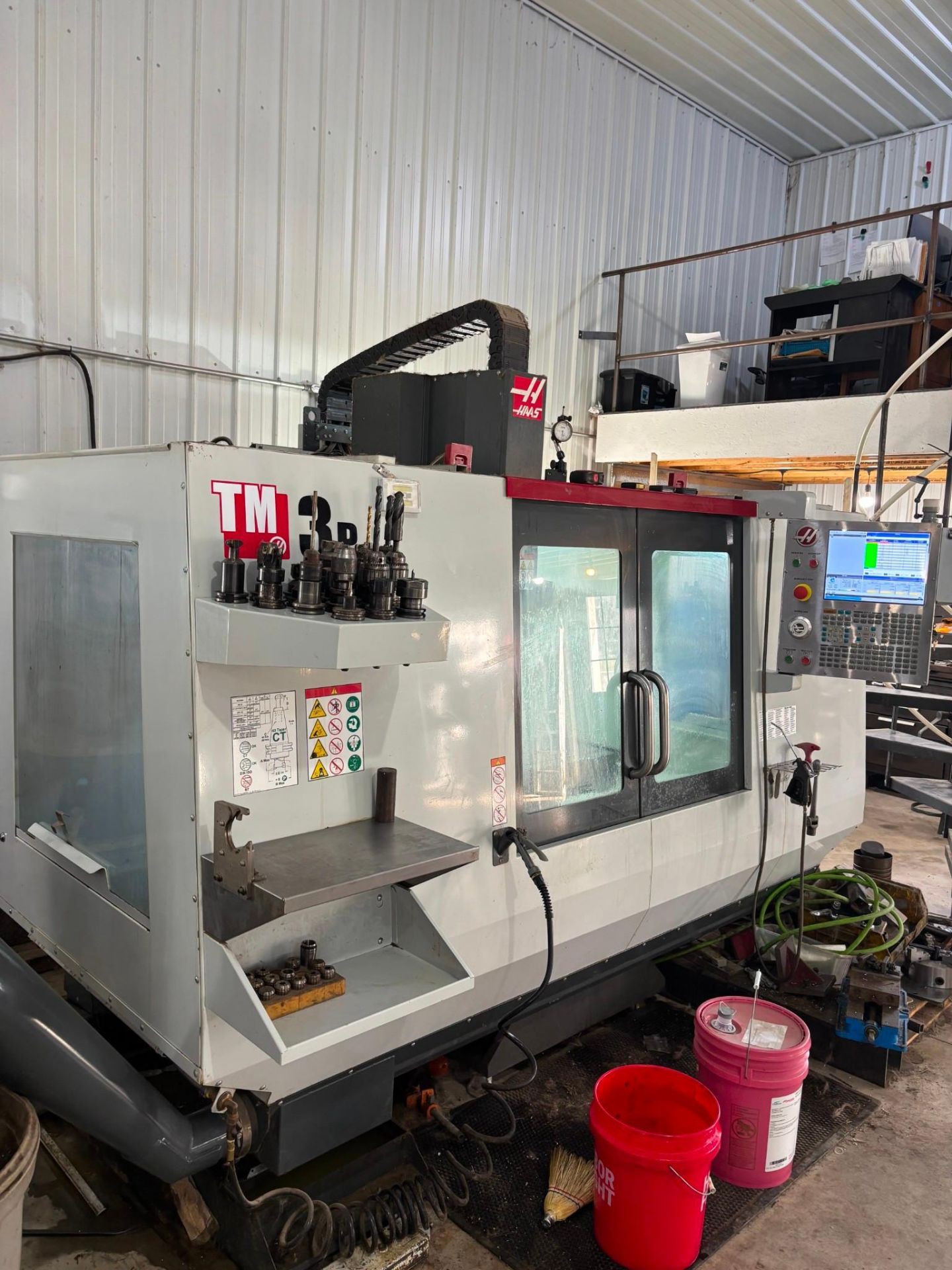 2017 HAAS TM-3P CNC MILL - LOW HOURS, CHIP AUGER, COOLANT SYSTEM, IPS