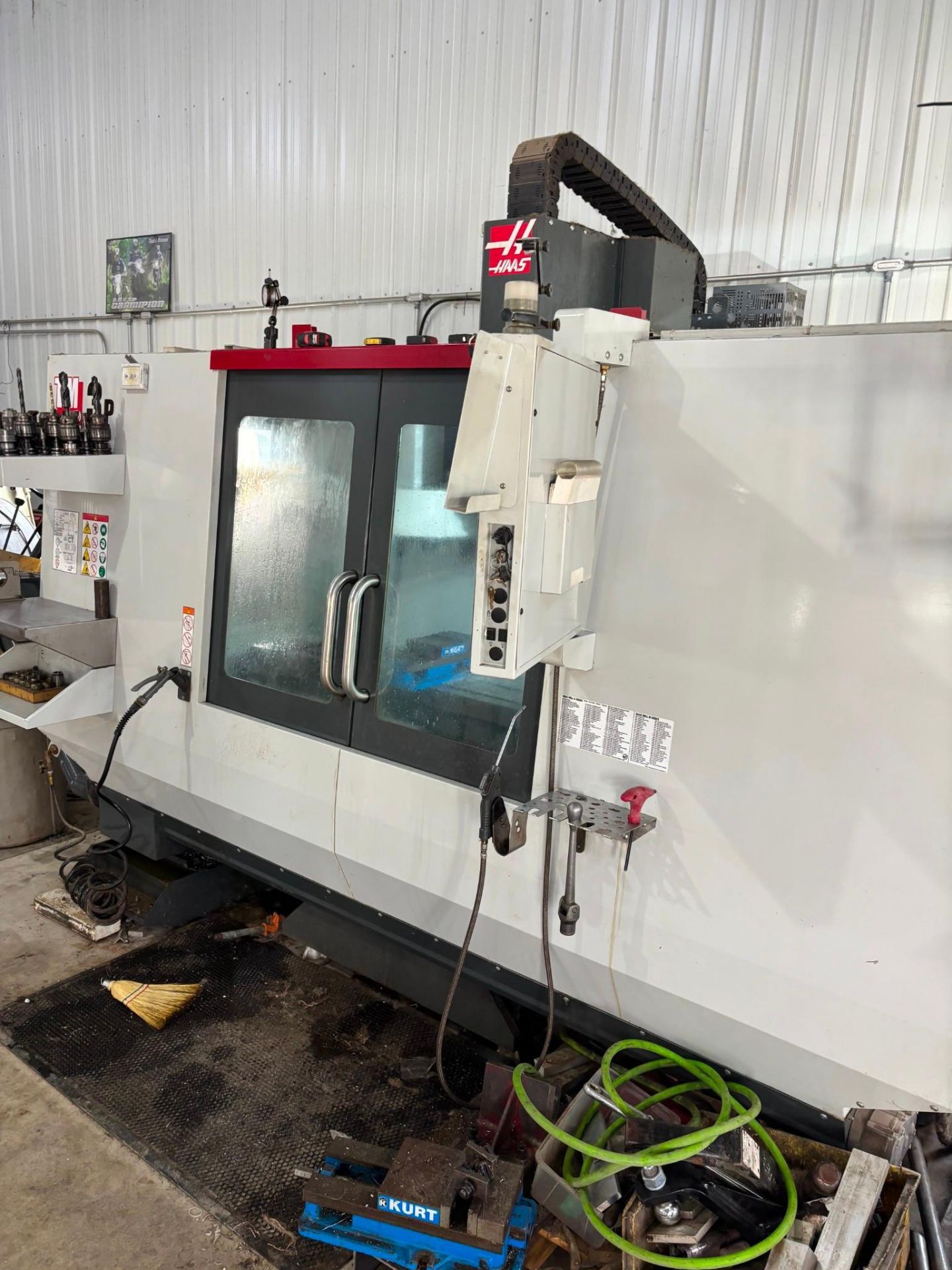 2017 HAAS TM-3P CNC MILL - LOW HOURS, CHIP AUGER, COOLANT SYSTEM, IPS - Image 3