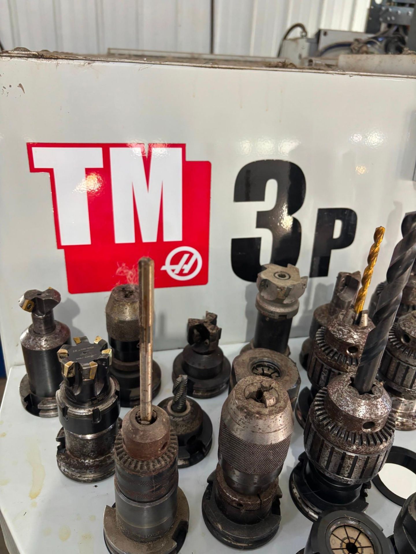 2017 HAAS TM-3P CNC MILL - LOW HOURS, CHIP AUGER, COOLANT SYSTEM, IPS - Image 18
