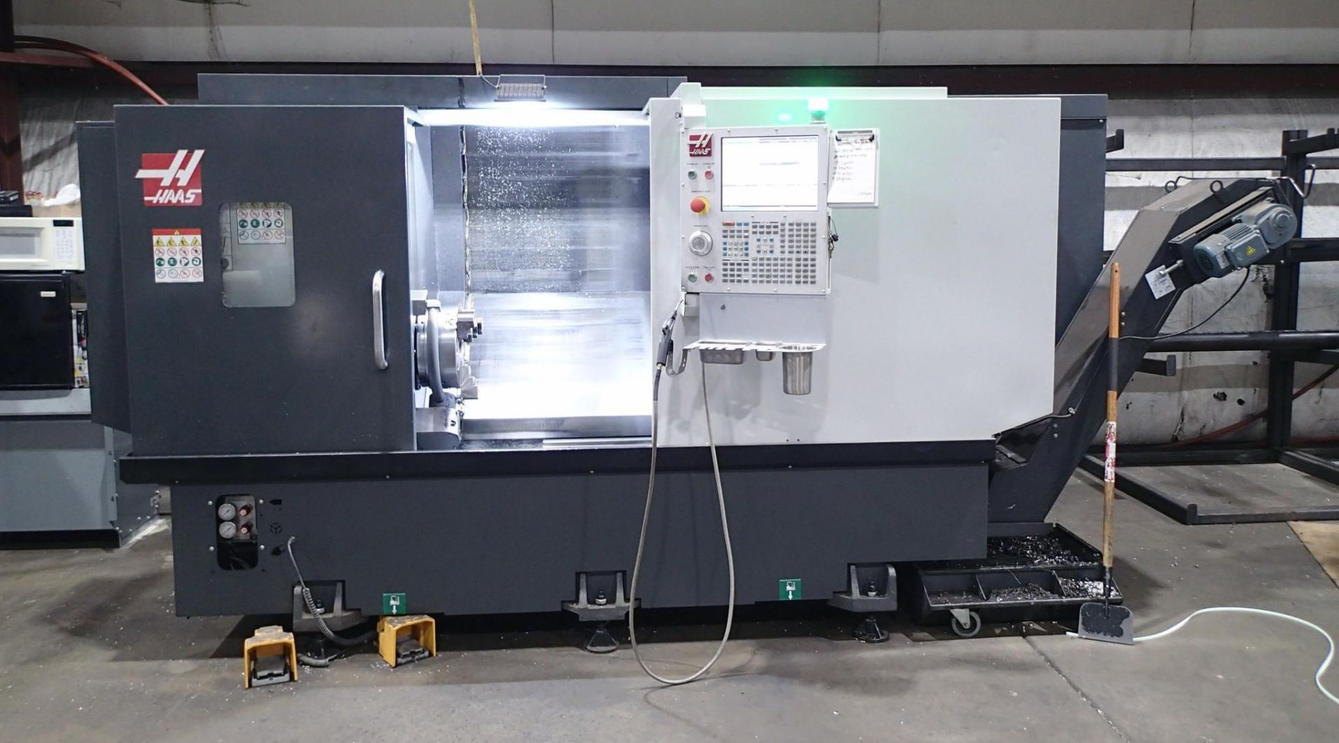 2022 HAAS ST-35 CNC LATHE - PROGRAMMABLE TAILSTOCK, PRESETTER, 12" CHUCK, CONVEYOR