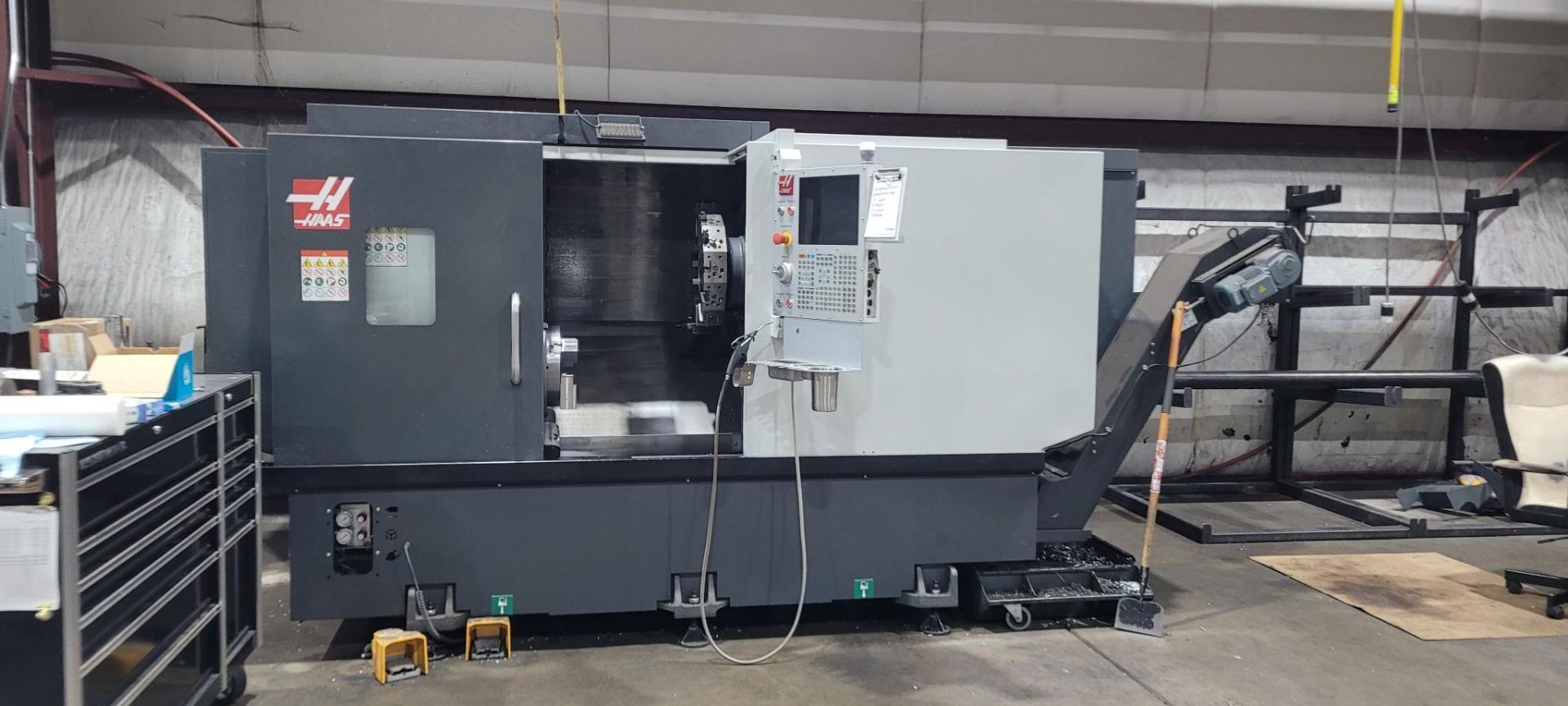 2022 HAAS ST-35 CNC LATHE - PROGRAMMABLE TAILSTOCK, PRESETTER, 12" CHUCK, CONVEYOR - Image 3