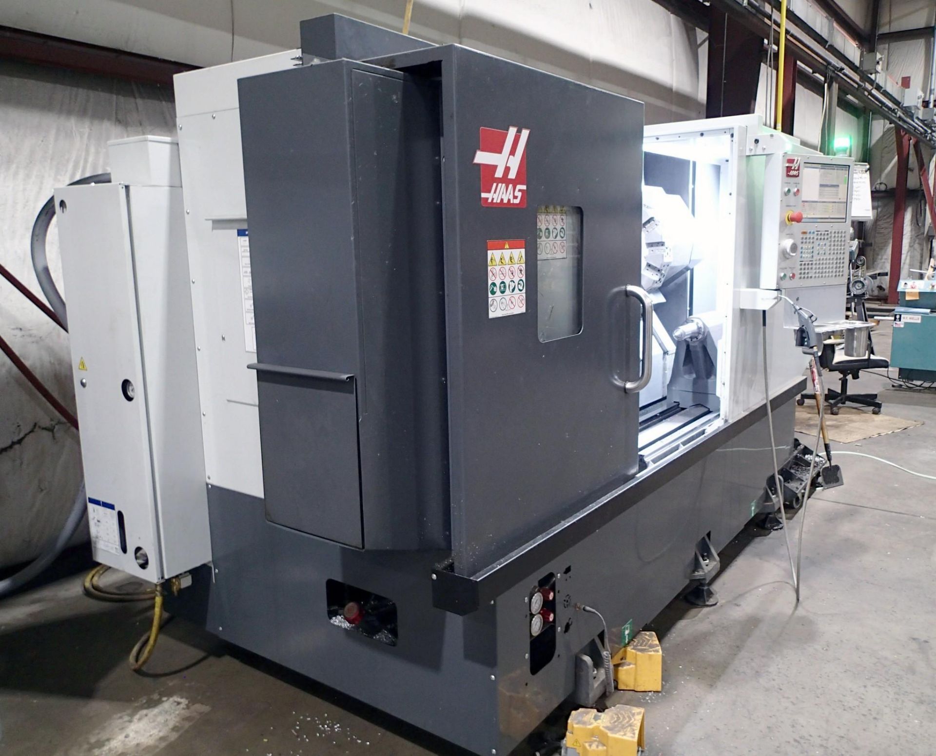 2022 HAAS ST-35 CNC LATHE - PROGRAMMABLE TAILSTOCK, PRESETTER, 12" CHUCK, CONVEYOR - Image 37