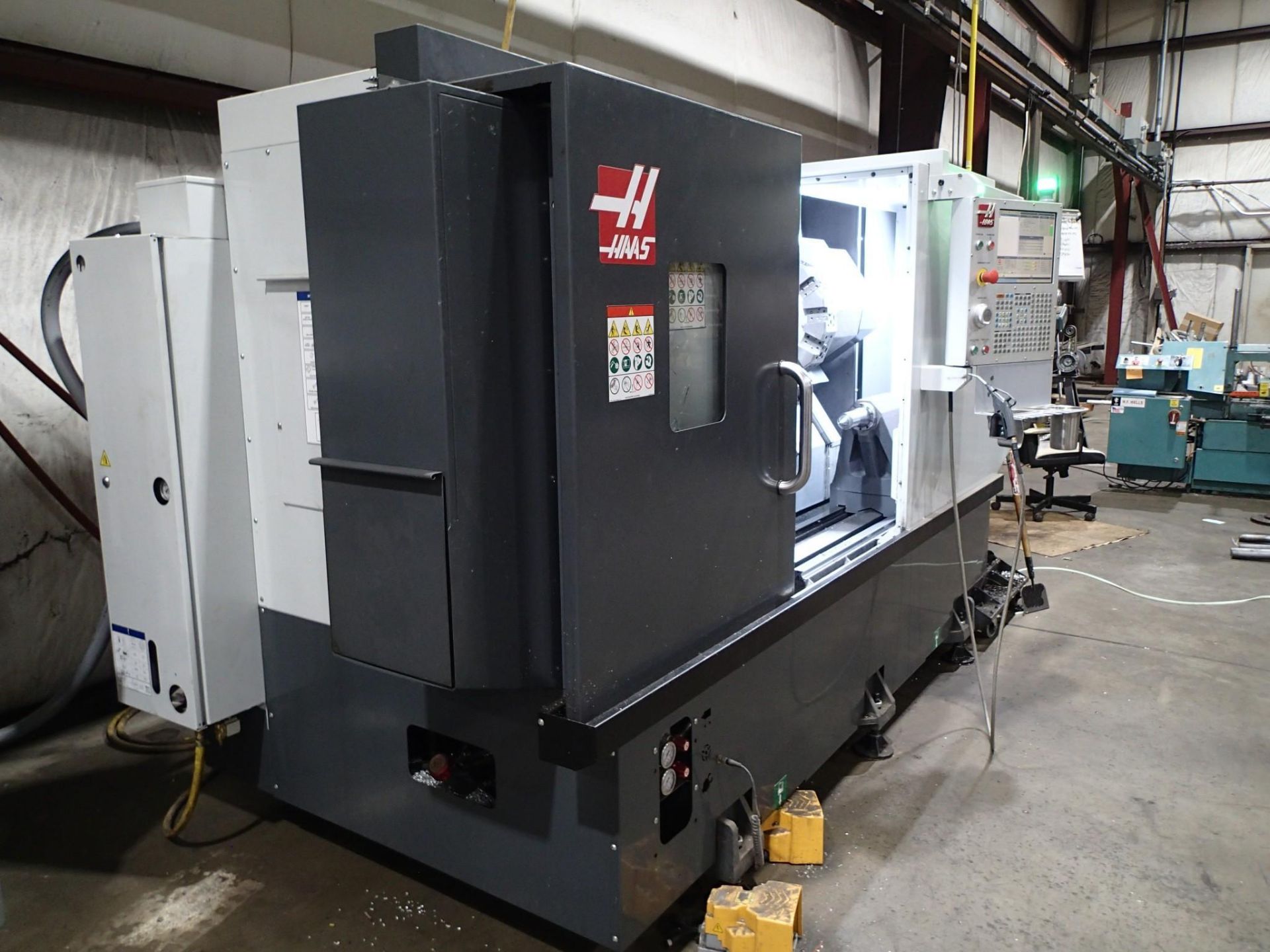 2022 HAAS ST-35 CNC LATHE - PROGRAMMABLE TAILSTOCK, PRESETTER, 12" CHUCK, CONVEYOR - Image 38