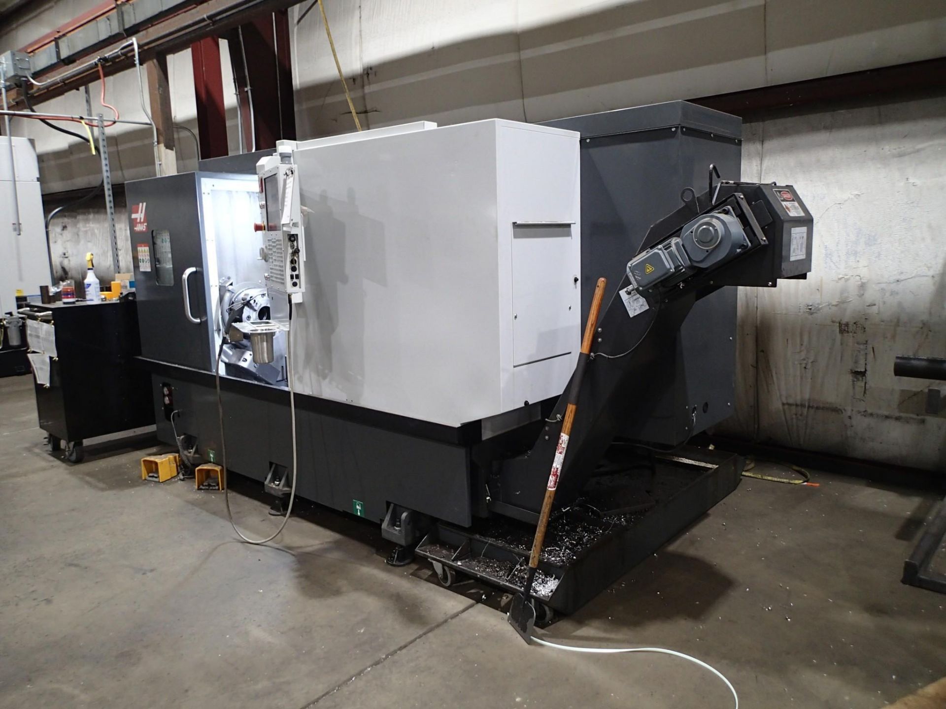 2022 HAAS ST-35 CNC LATHE - PROGRAMMABLE TAILSTOCK, PRESETTER, 12" CHUCK, CONVEYOR - Image 40