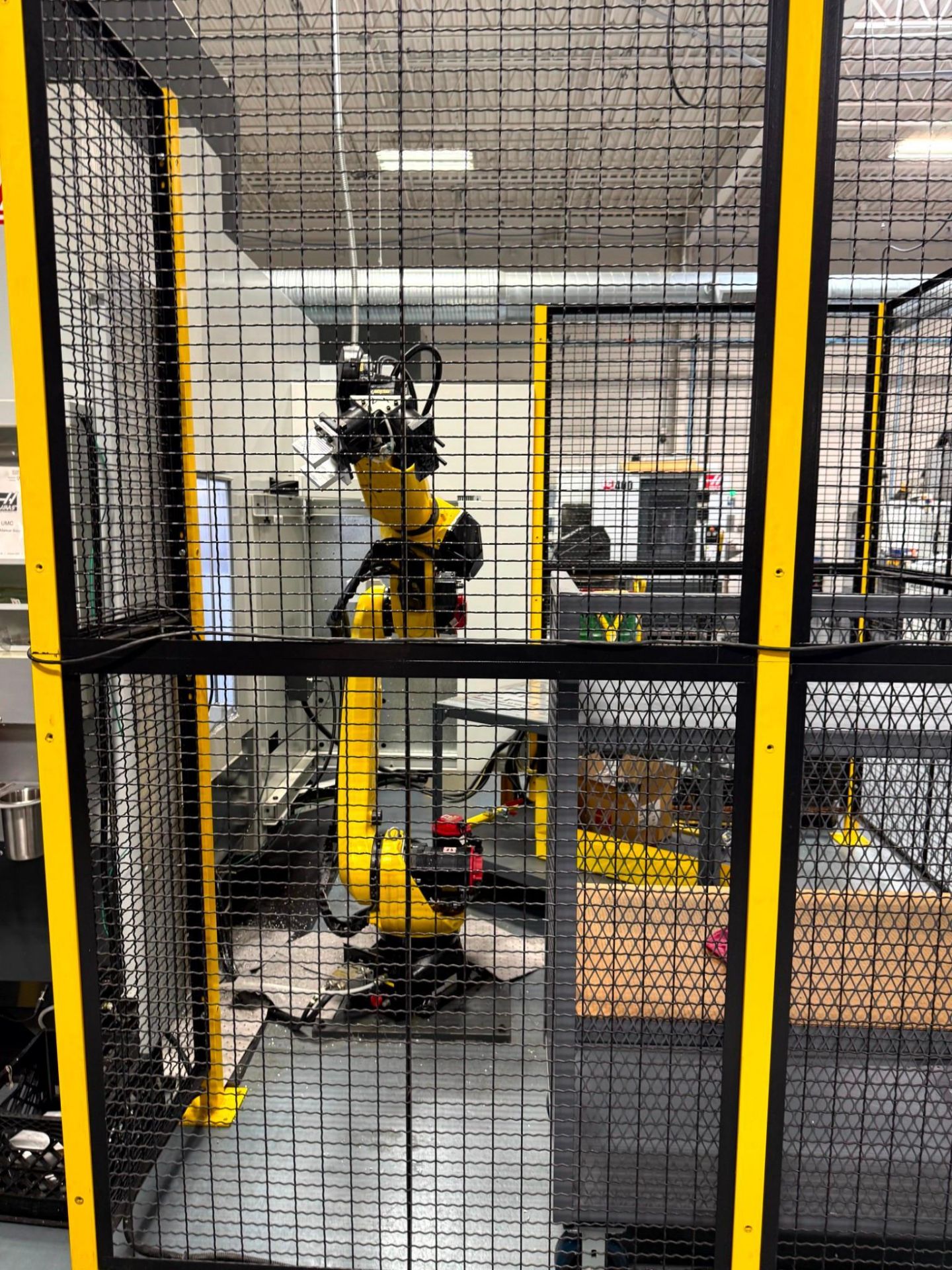 2022 HAAS UMC-750SS UNIVERSAL MACHINING CENTER, FANUC M-20ID ROBOT CELL, CHIP CONVEYOR - Image 7