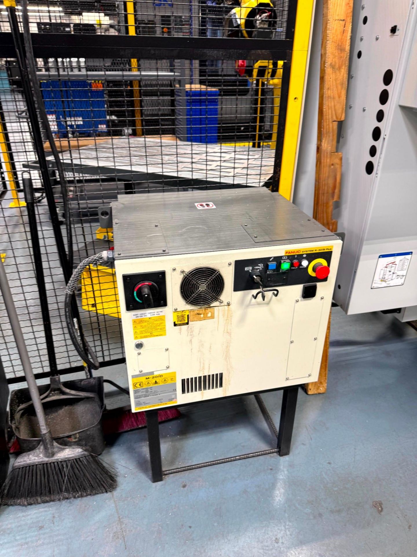 2022 HAAS UMC-750SS UNIVERSAL MACHINING CENTER, FANUC M-20ID ROBOT CELL, CHIP CONVEYOR - Image 12