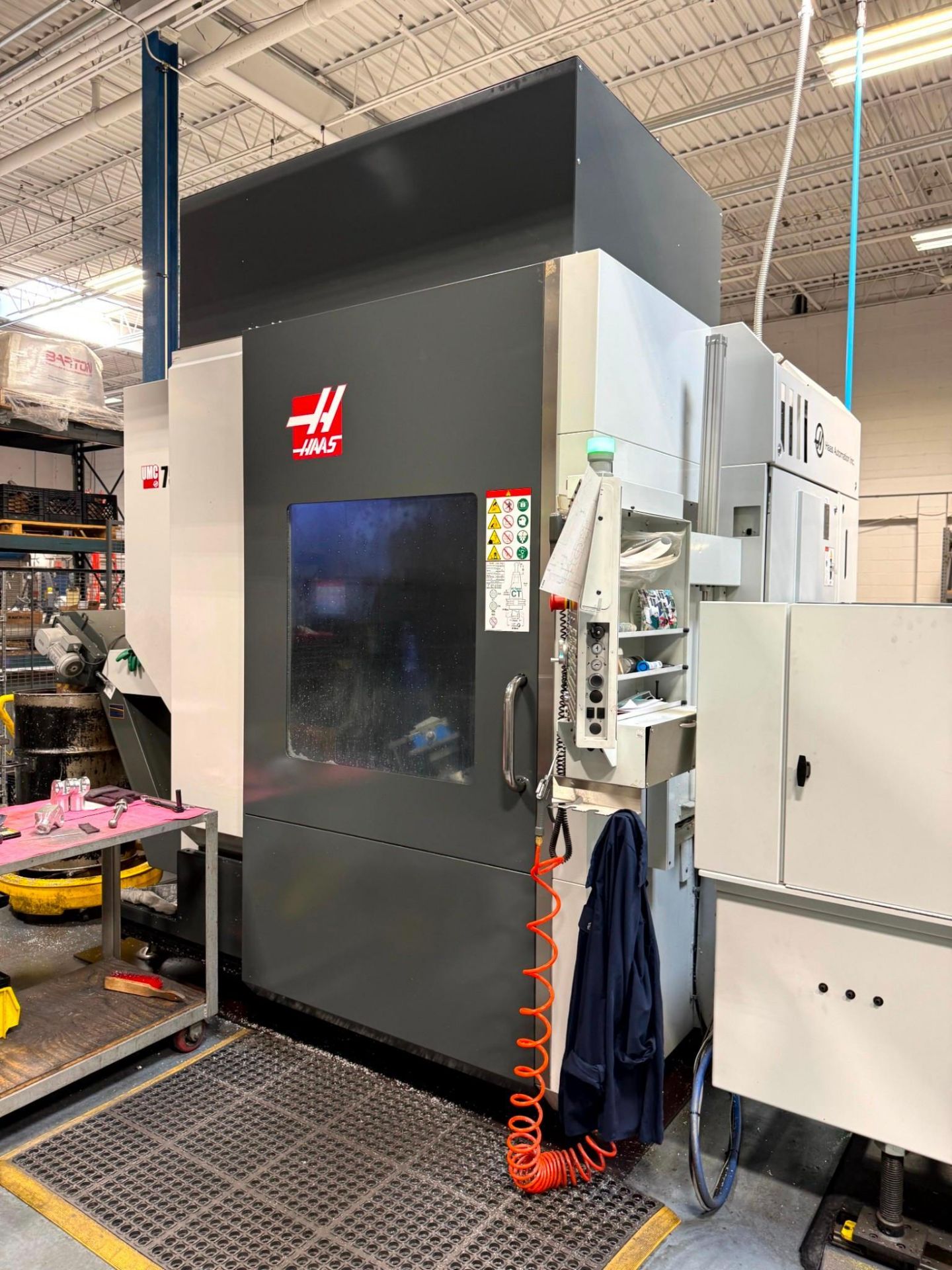 2016 HAAS UMC-750SS UNIVERSAL MACHINING CENTER, MIDACO AUTOMATIC PALLET CHANGER, TSC, CHIP CONVEYOR - Image 3