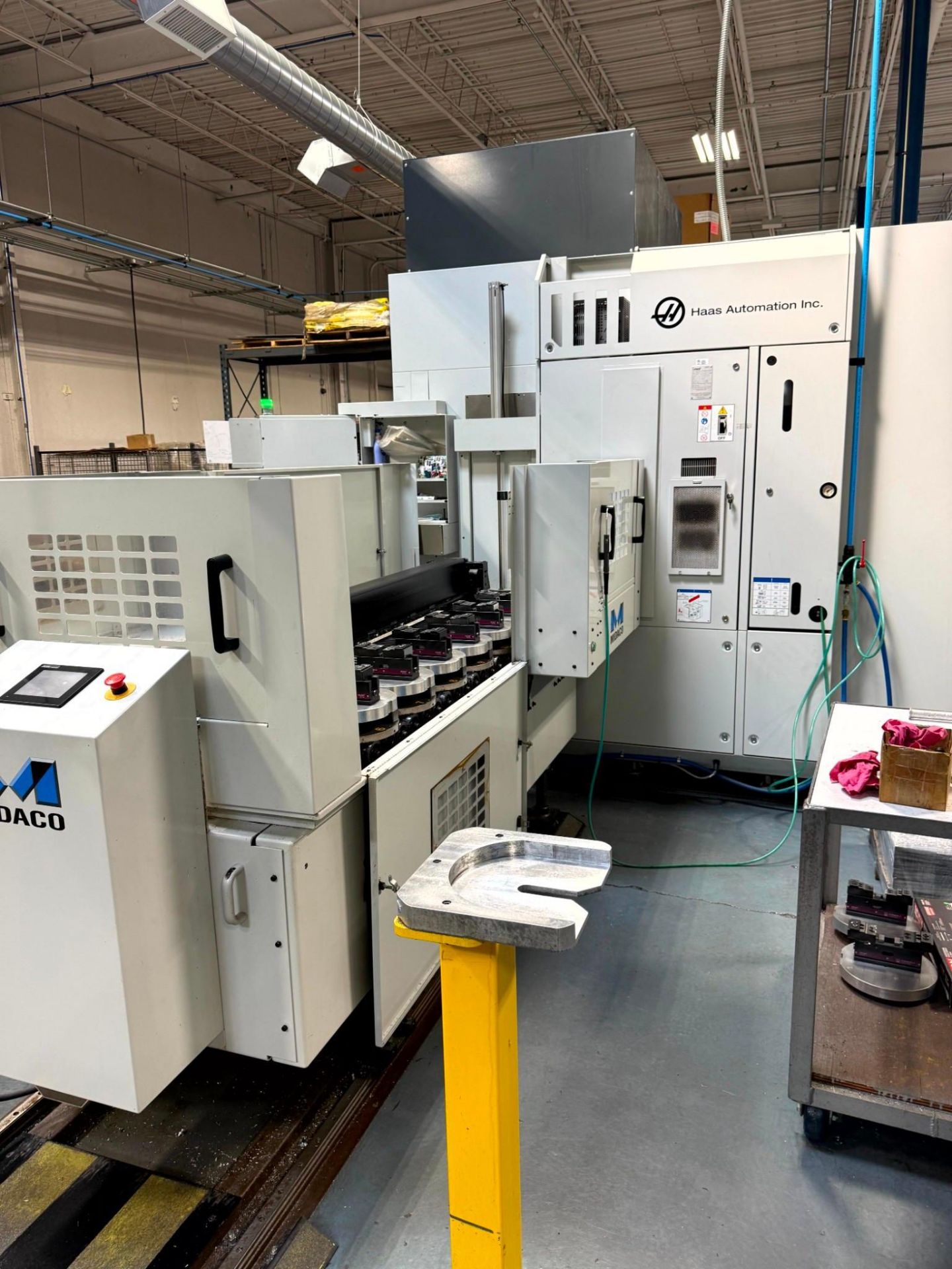 2016 HAAS UMC-750SS UNIVERSAL MACHINING CENTER, MIDACO AUTOMATIC PALLET CHANGER, TSC, CHIP CONVEYOR - Image 5