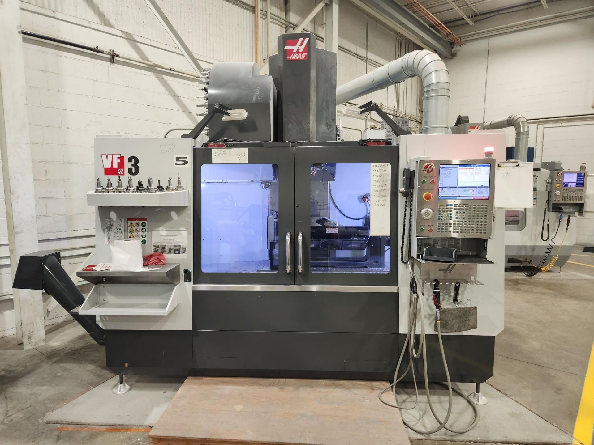 2016 HAAS VF-3 VMC - 40 ATC, WIPS, 30K RPM, CHIP AUGER, 4TH & 5TH AXIS READY - Image 4