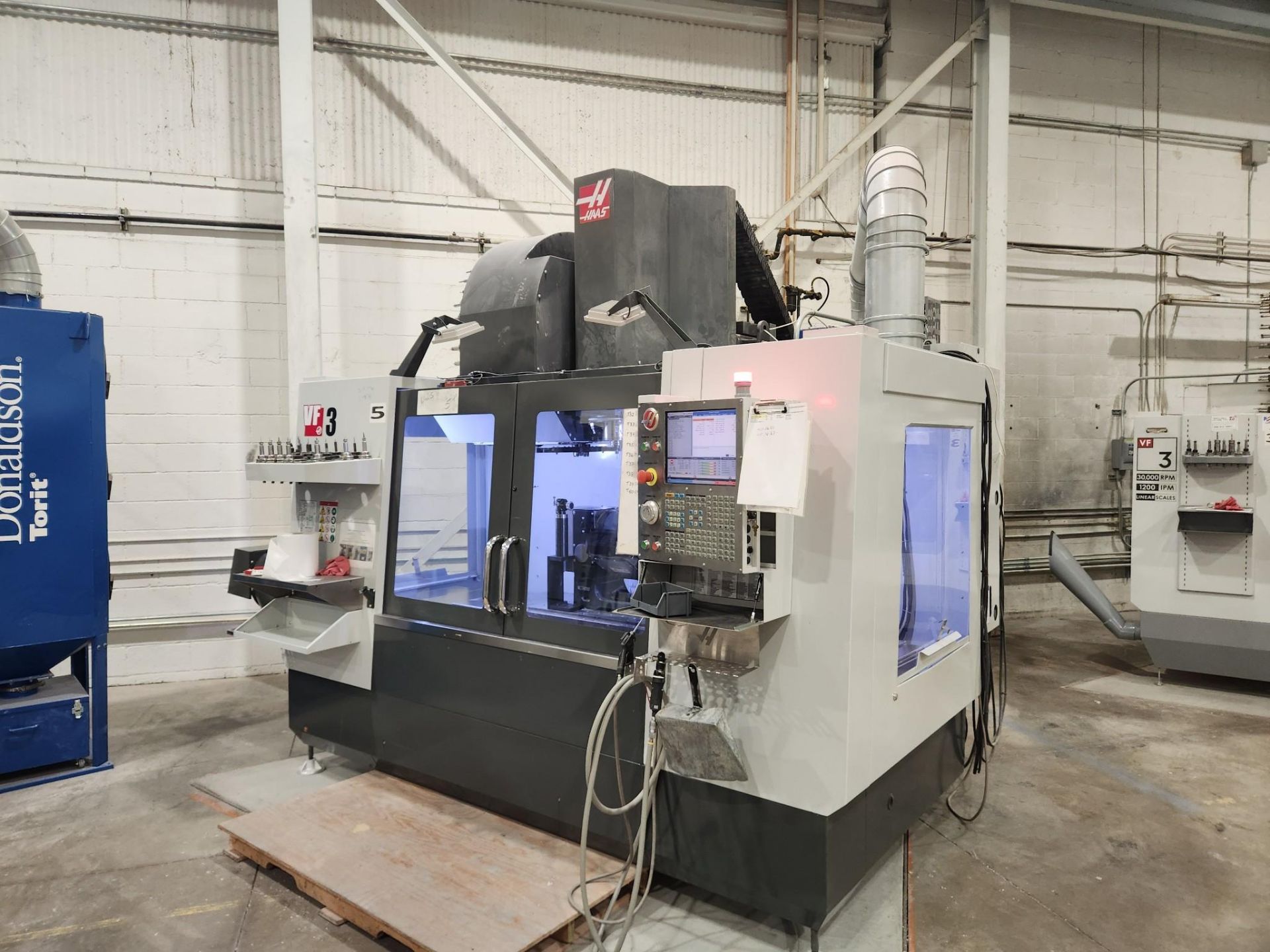 2016 HAAS VF-3 VMC - 40 ATC, WIPS, 30K RPM, CHIP AUGER, 4TH & 5TH AXIS READY - Image 5