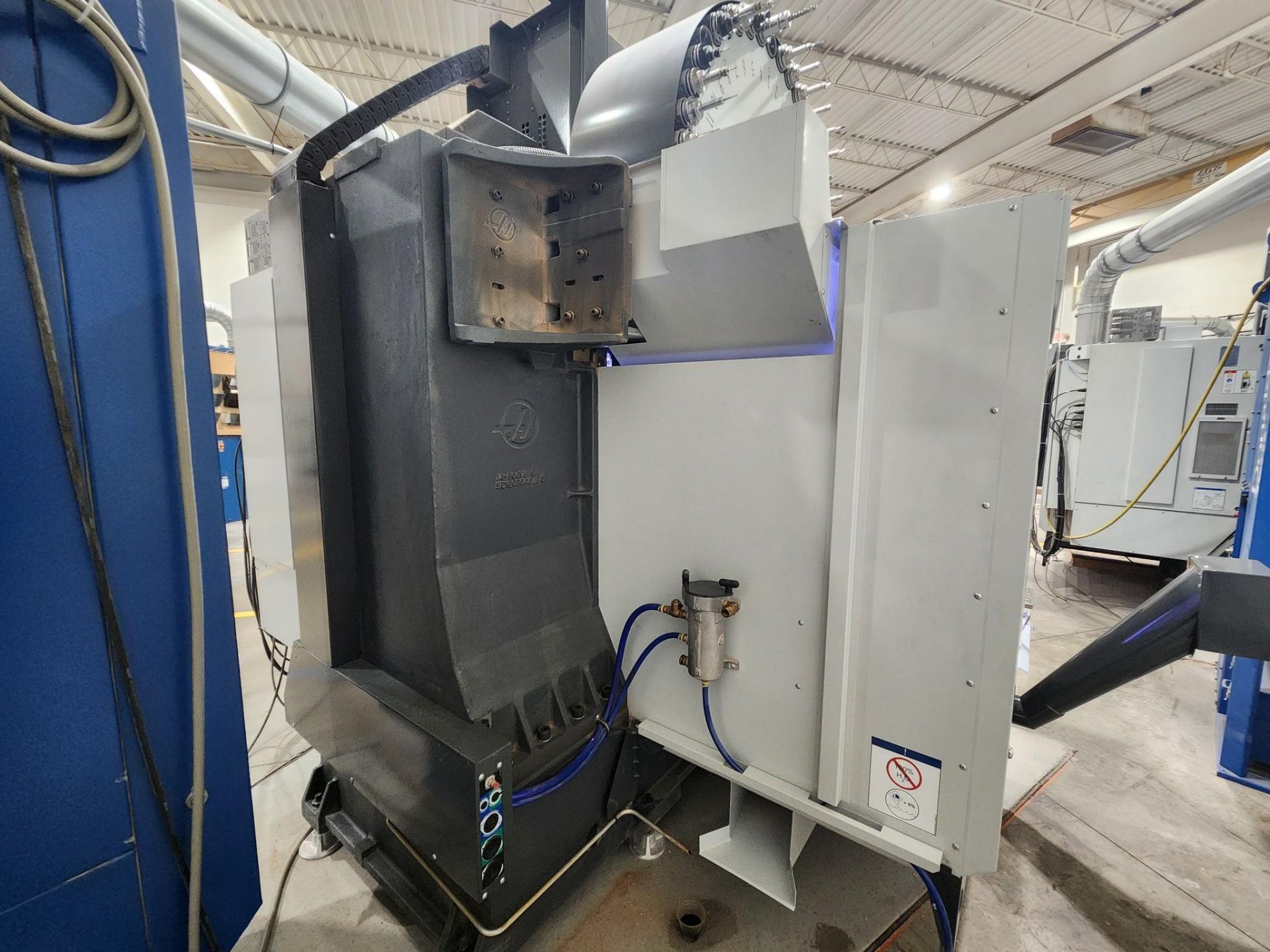 2016 HAAS VF-3 VMC - 40 ATC, WIPS, 30K RPM, CHIP AUGER, 4TH & 5TH AXIS READY - Image 8