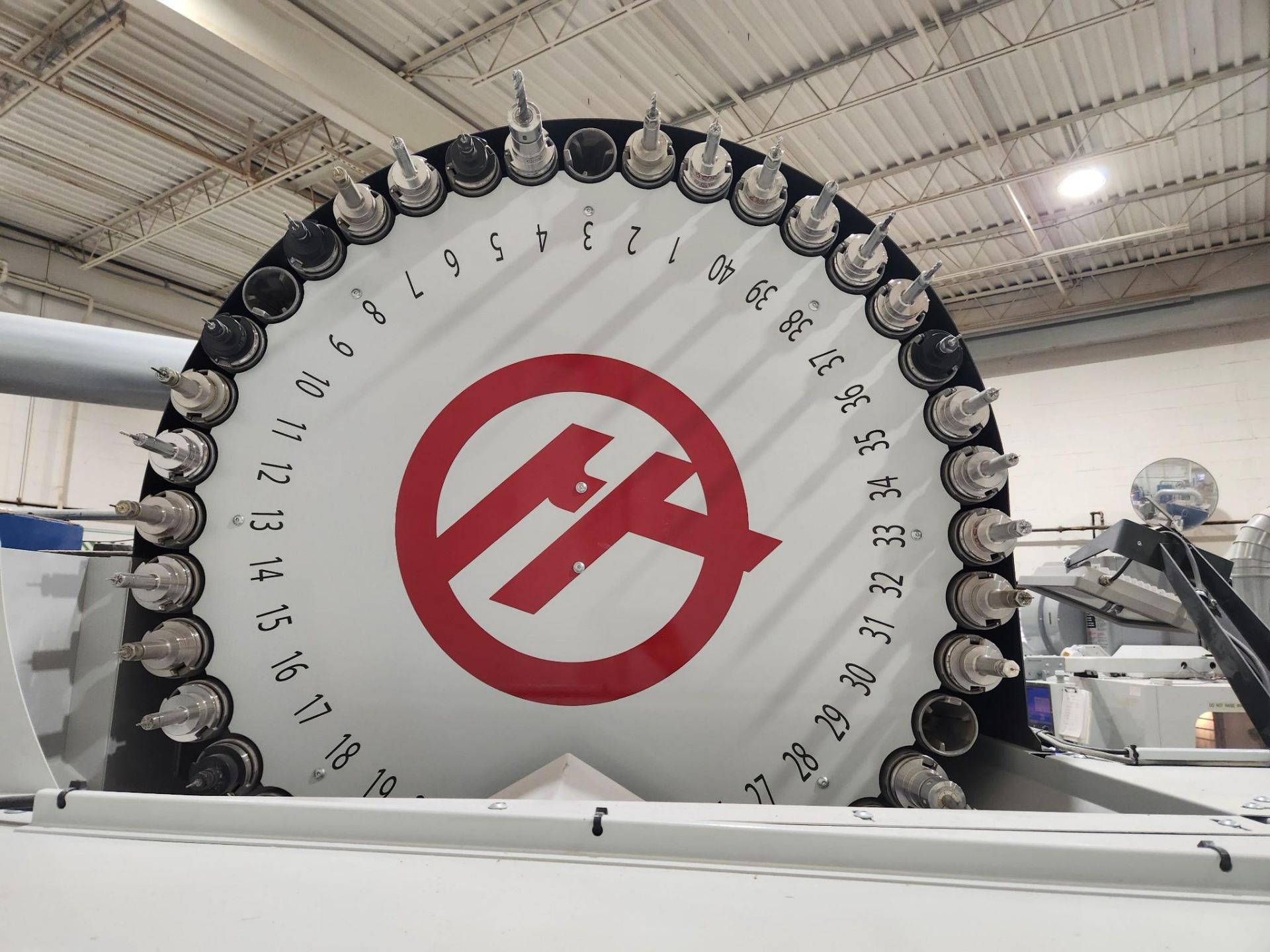 2016 HAAS VF-3 VMC - 40 ATC, WIPS, 30K RPM, CHIP AUGER, 4TH & 5TH AXIS READY - Image 9