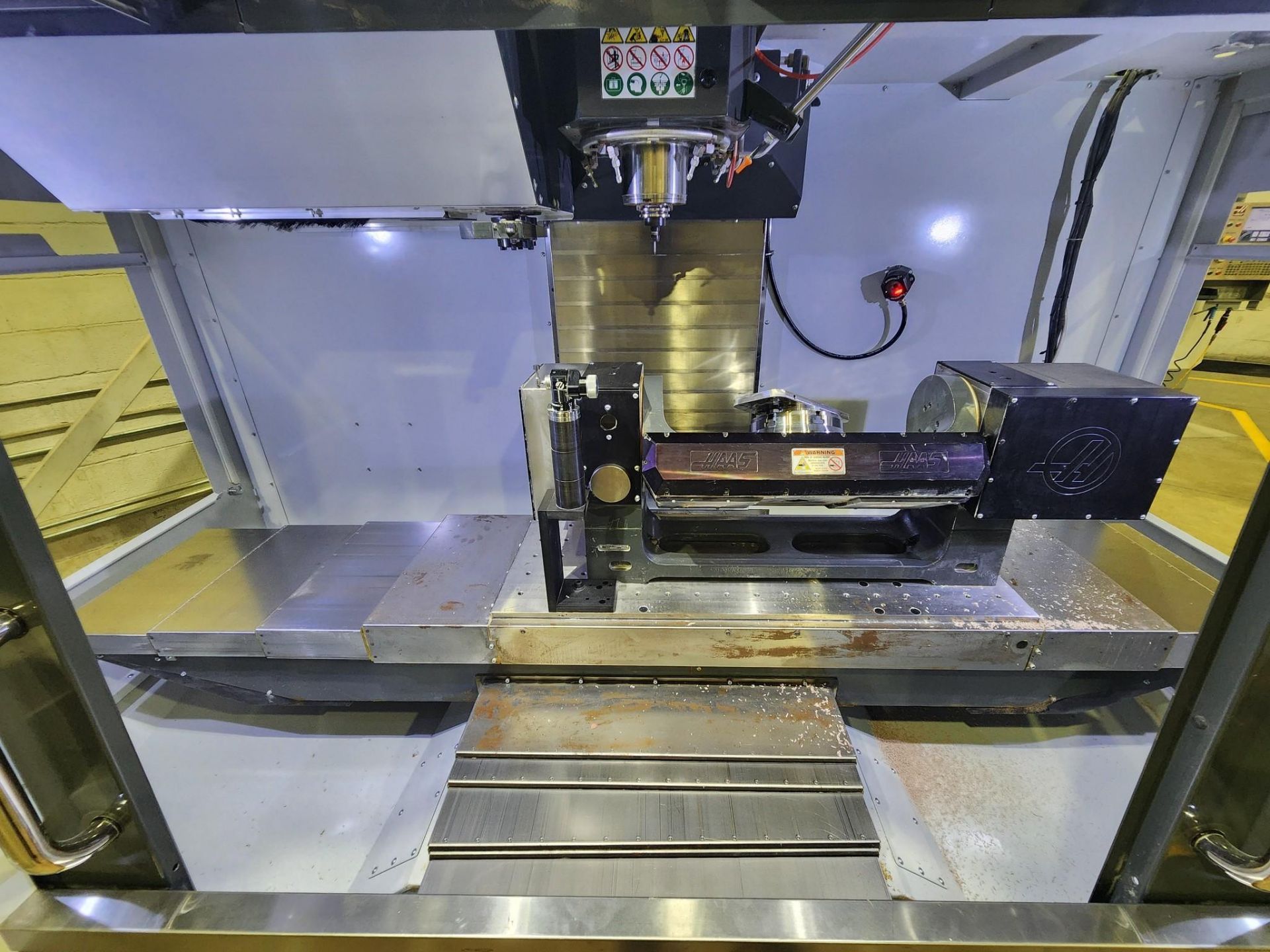 2016 HAAS VF-3 VMC - 40 ATC, WIPS, 30K RPM, CHIP AUGER, 4TH & 5TH AXIS READY - Image 12