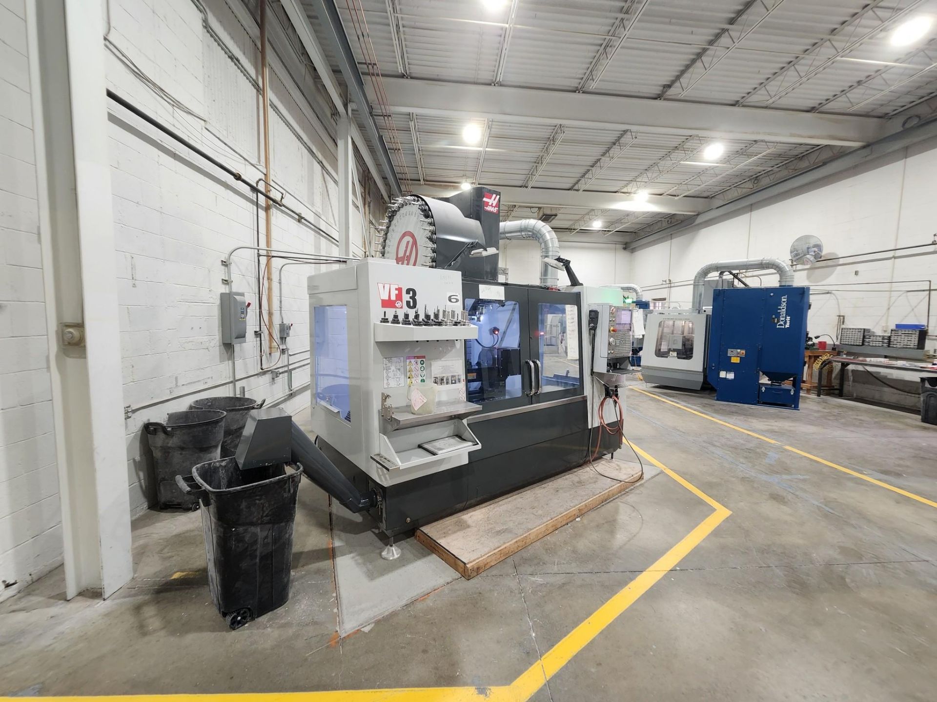 2016 HAAS VF-3 VMC - 40 ATC, WIPS, 30K RPM, CHIP AUGER, 4TH & 5TH AXIS READY - Image 3
