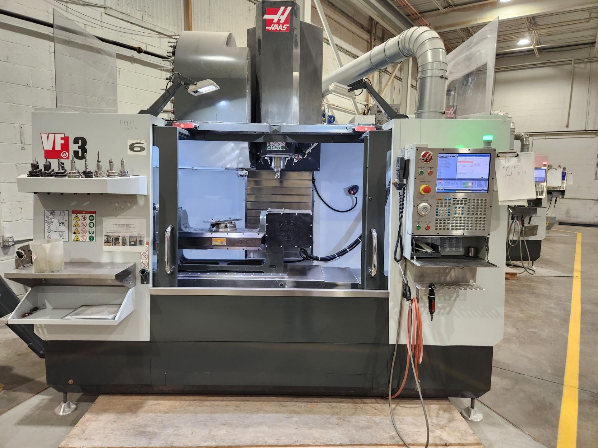 2016 HAAS VF-3 VMC - 40 ATC, WIPS, 30K RPM, CHIP AUGER, 4TH & 5TH AXIS READY - Image 4