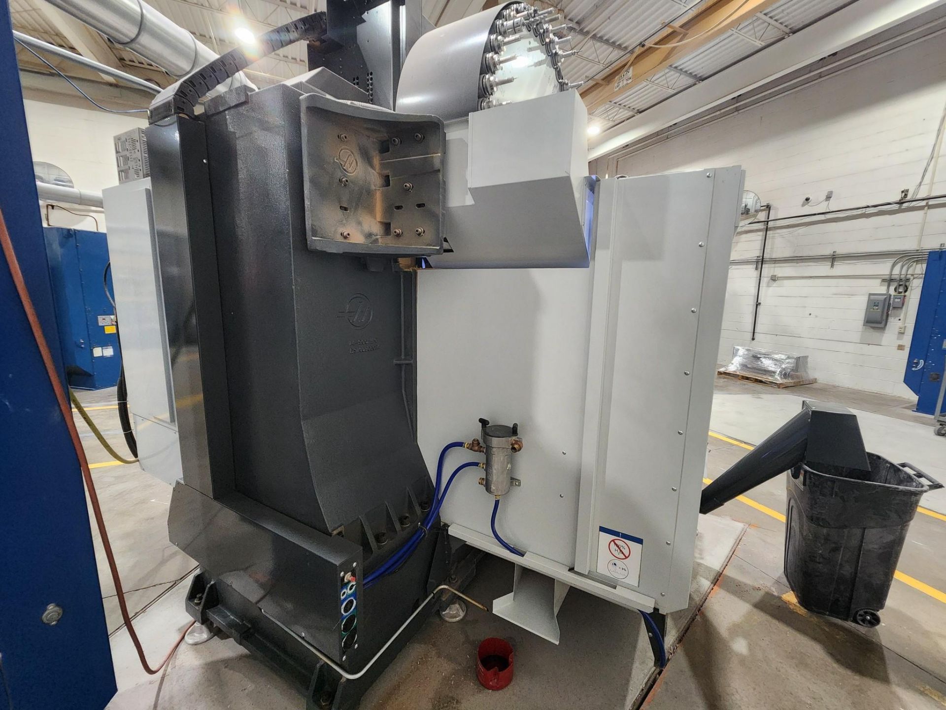 2016 HAAS VF-3 VMC - 40 ATC, WIPS, 30K RPM, CHIP AUGER, 4TH & 5TH AXIS READY - Image 8