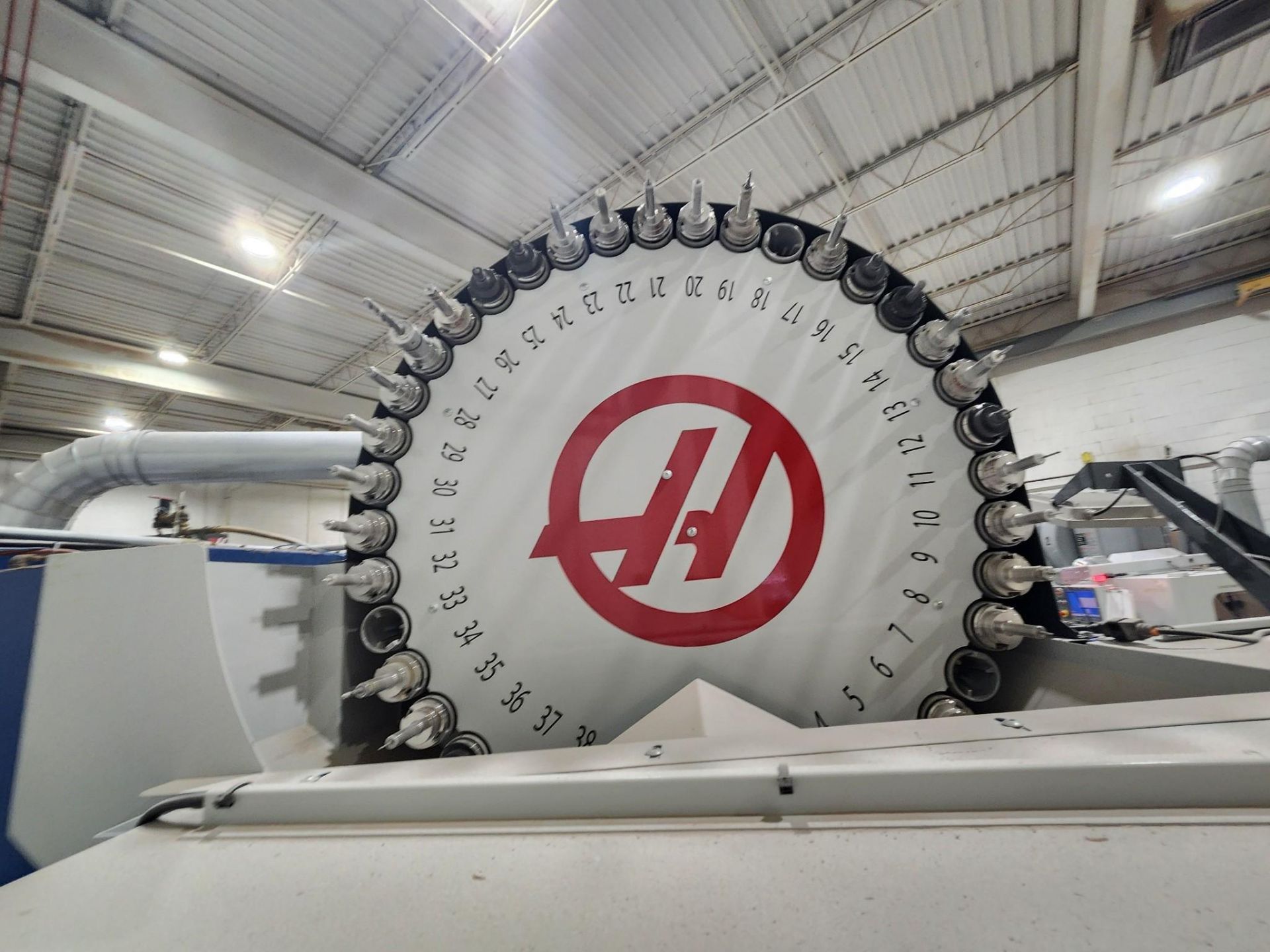 2016 HAAS VF-3 VMC - 40 ATC, WIPS, 30K RPM, CHIP AUGER, 4TH & 5TH AXIS READY - Image 11