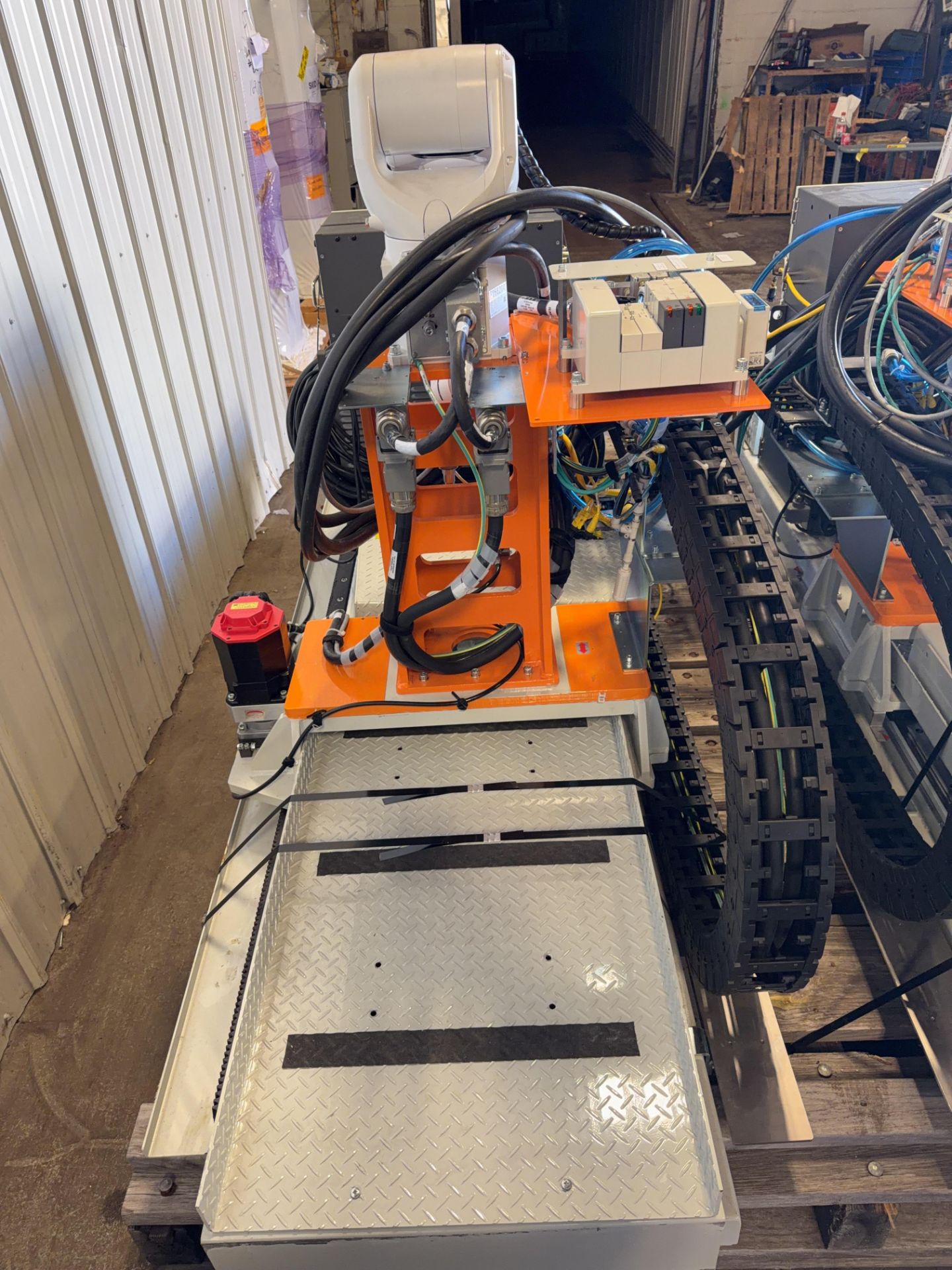 Fanuc LR Mate 200iD/7LC Clean Room Robot w/7th Axis Track - Image 4