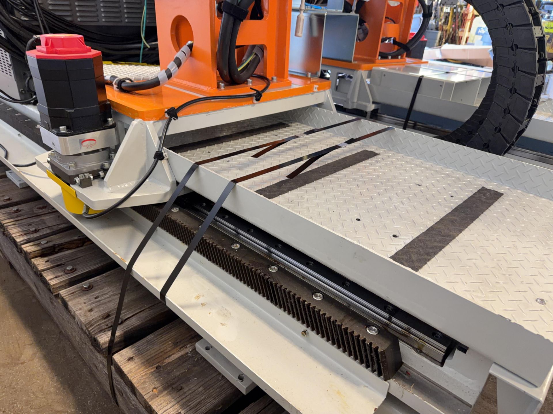 Fanuc LR Mate 200iD/7LC Clean Room Robot w/7th Axis Track - Image 5