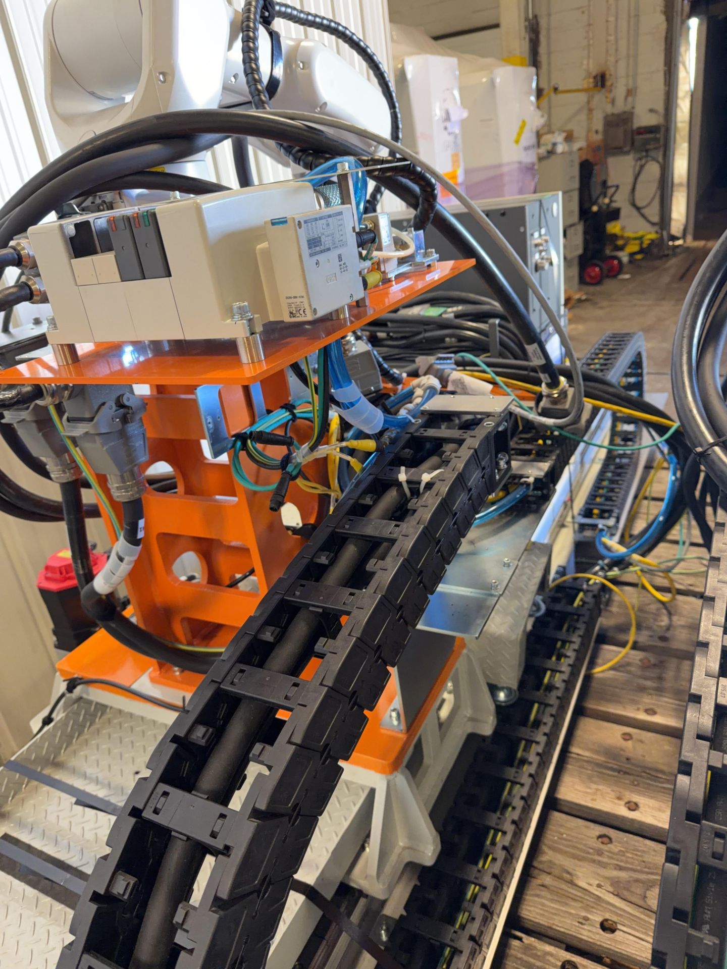 Fanuc LR Mate 200iD/7LC Clean Room Robot w/7th Axis Track - Image 6