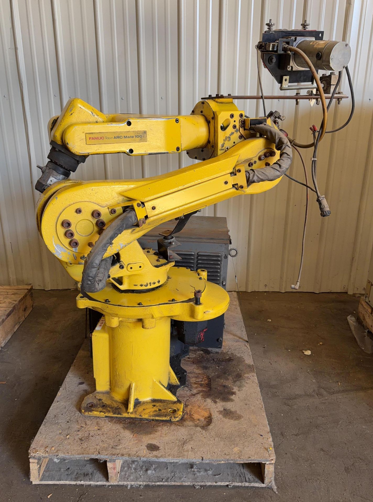 Fanuc ArcMate 100i Robot & Controller
