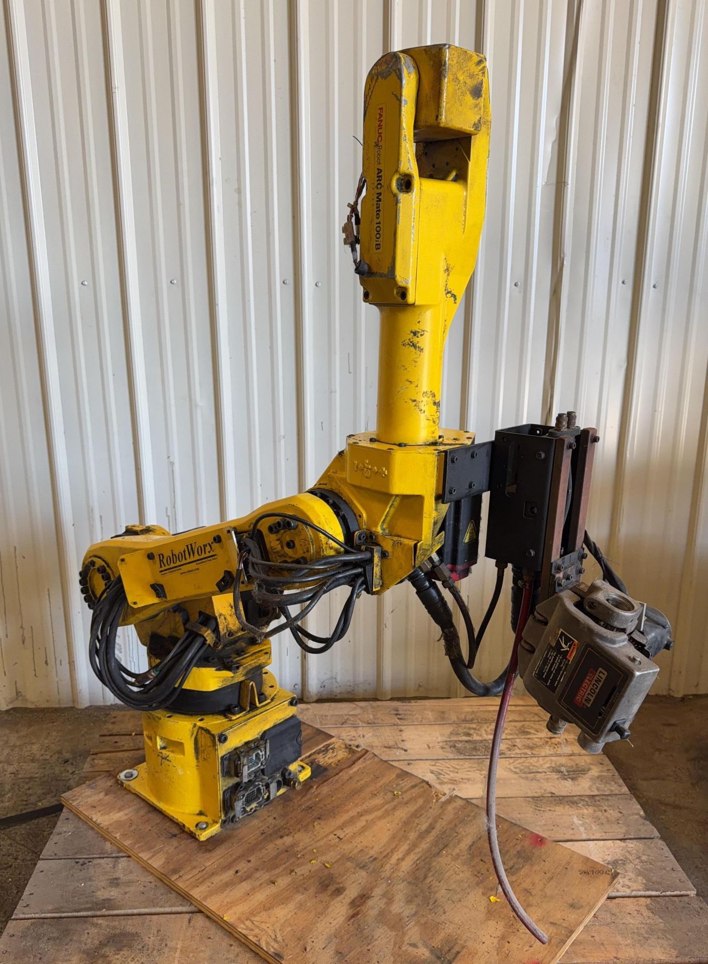 Fanuc ArcMate 100iB Robot Arm