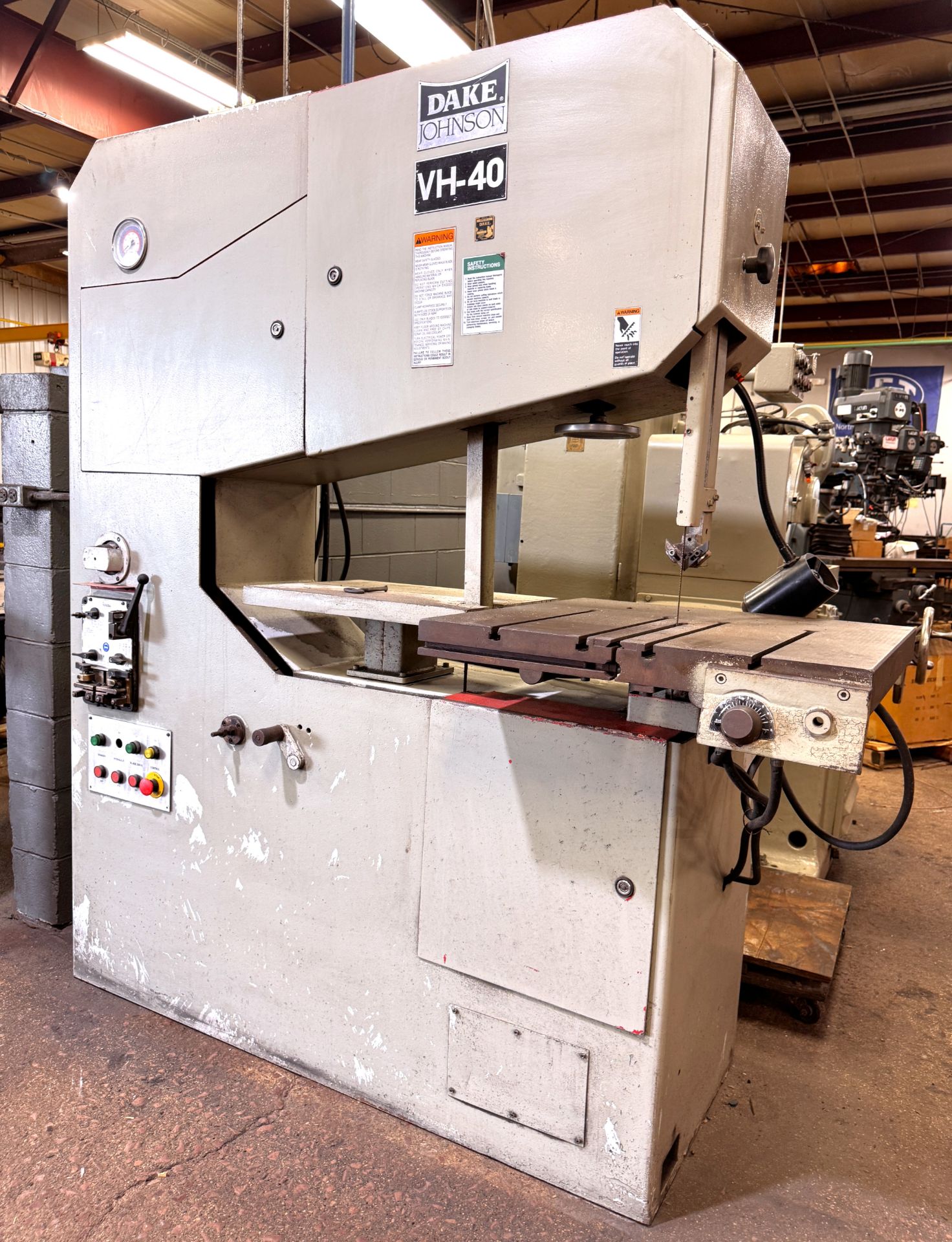 DAKE JOHNSON VH-40 Vertical Band Saw, s/n 197266, w/ 26.5” x 26.5” Table, 41” Throat, Blade Welder