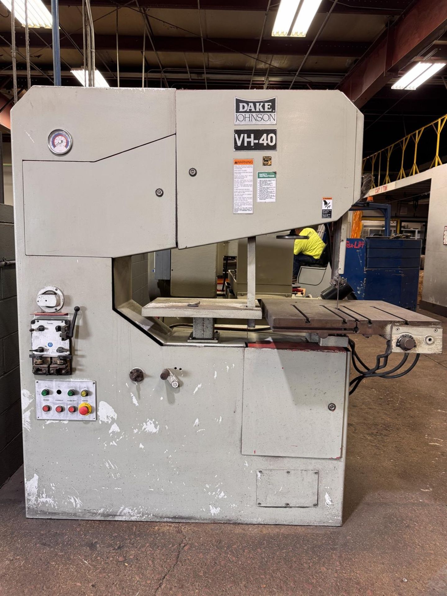 DAKE JOHNSON VH-40 Vertical Band Saw, s/n 197266, w/ 26.5” x 26.5” Table, 41” Throat, Blade Welder - Image 3