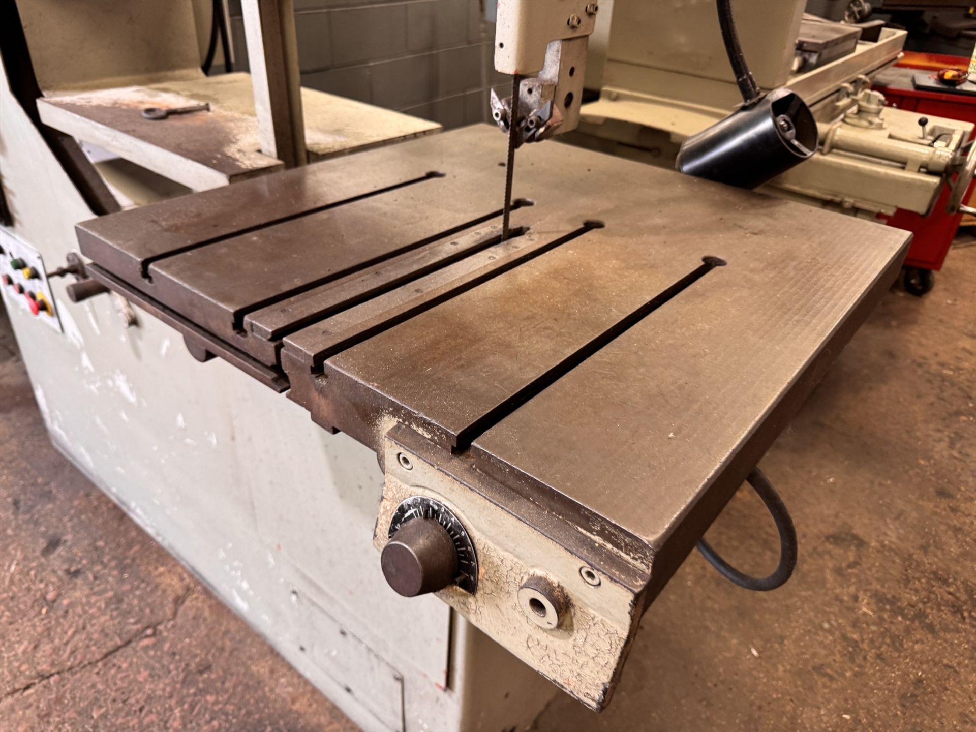 DAKE JOHNSON VH-40 Vertical Band Saw, s/n 197266, w/ 26.5” x 26.5” Table, 41” Throat, Blade Welder - Image 4