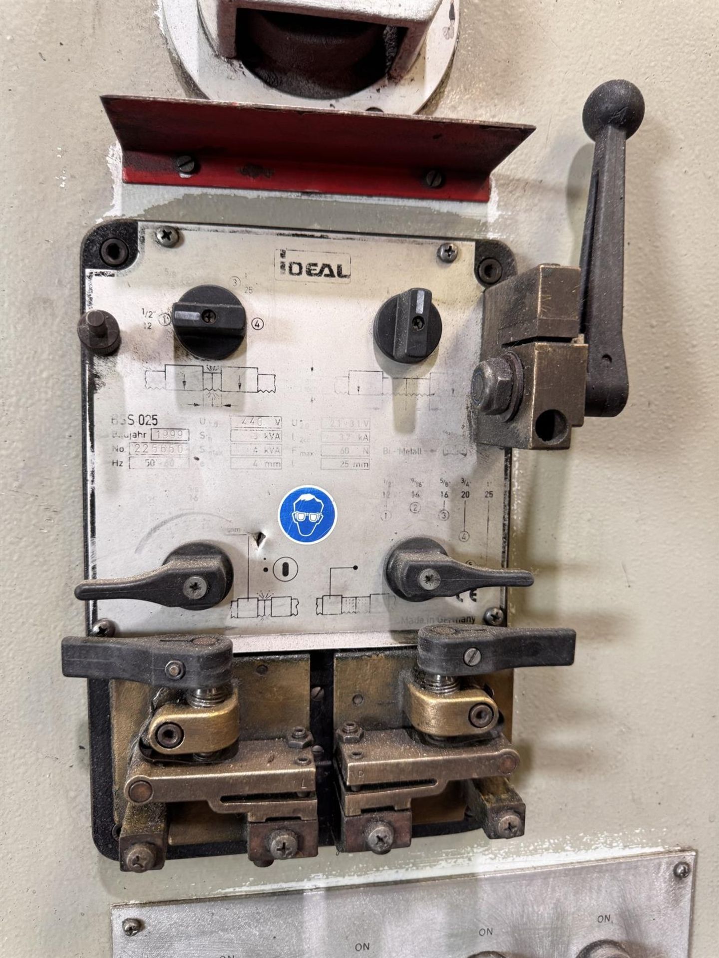 DAKE JOHNSON VH-40 Vertical Band Saw, s/n 197266, w/ 26.5” x 26.5” Table, 41” Throat, Blade Welder - Image 6